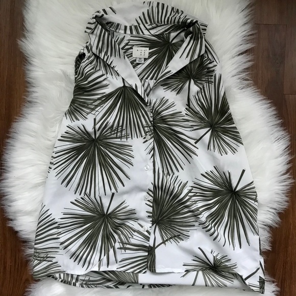 Vintage Palm Print Sleeveless Button Down - Picture 3 of 5